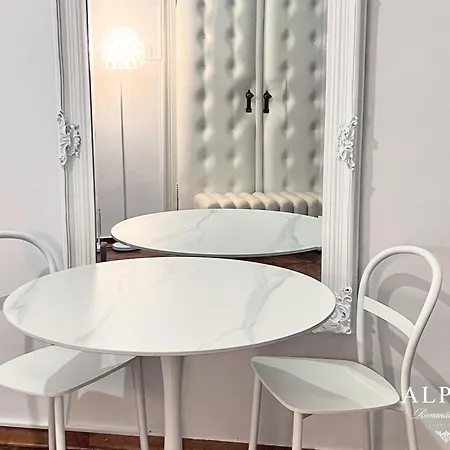 Apartment Alpha Romantic