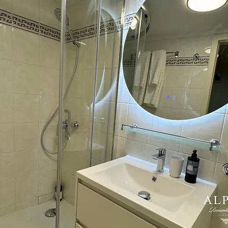 Alpha Romantic Apartment *